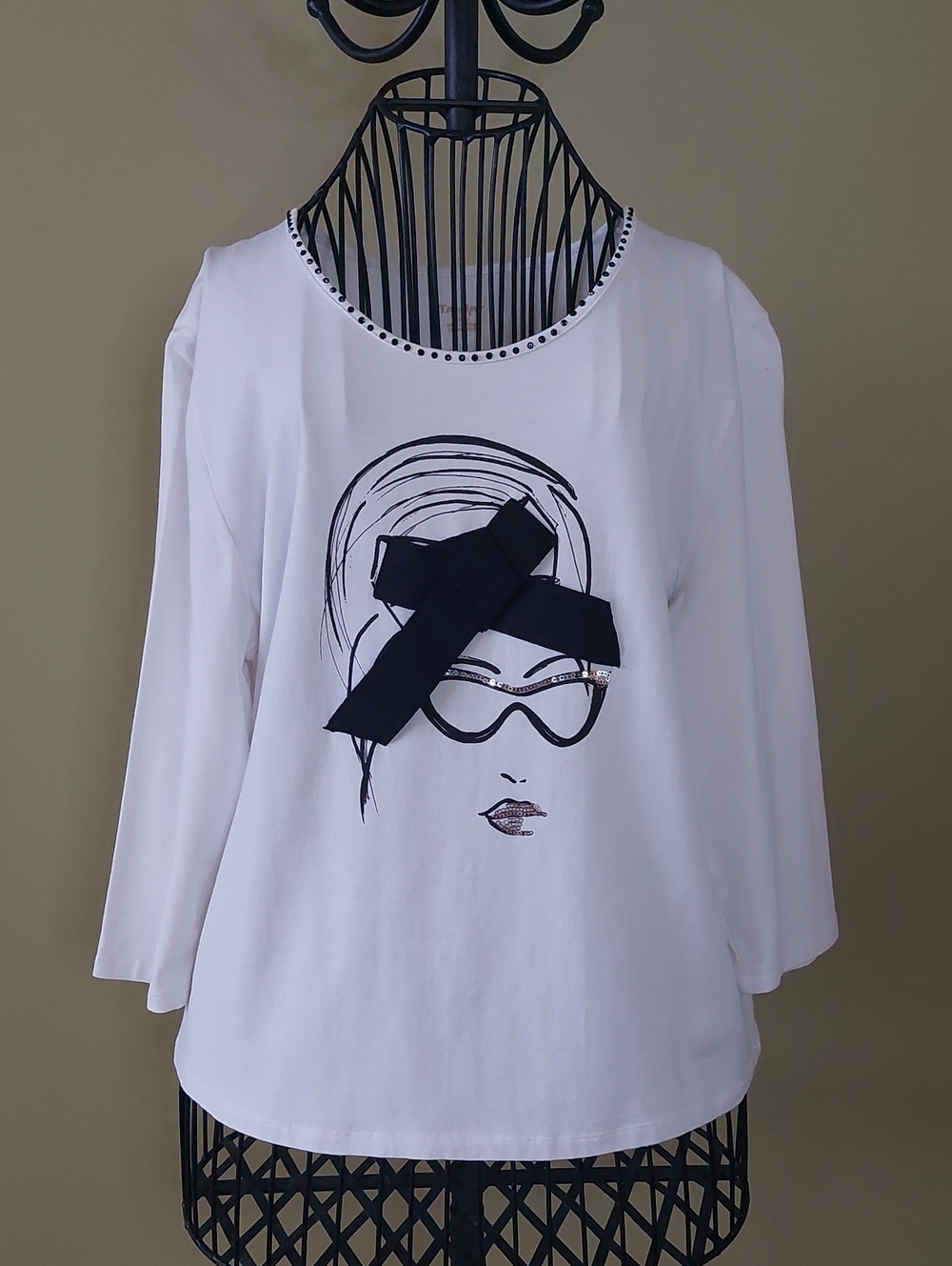 TanJay White Long-Sleeve Graphic Top with Black Embellished Bow